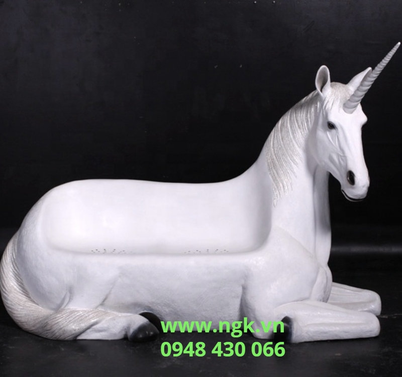mô hình con ngựa làm bằng composite cao cấp