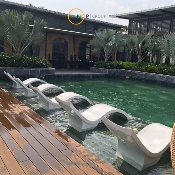 Ghế tắm nắng hồ bơi tại khách sạn 5 sao