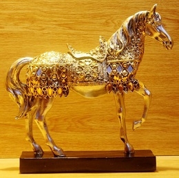 Tượng ngựa vàng trang trí để bàn giá rẻ